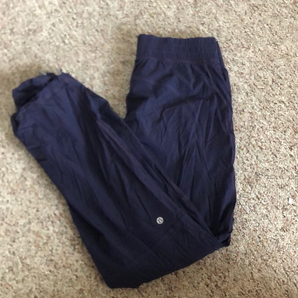 Lululemon sz 8 blue jogger pants with built in liners.